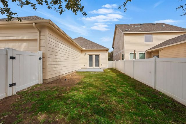 924 Charleston Lane, Savannah, TX 76227