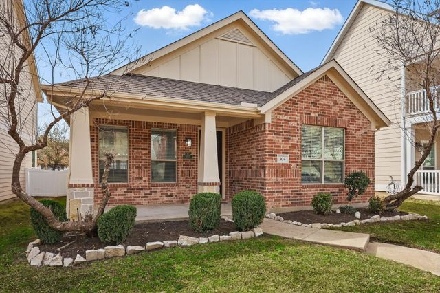 924 Charleston Lane, Savannah, TX 76227