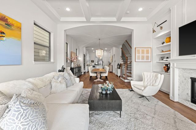 110 E 26th Street B, Houston, TX 77008