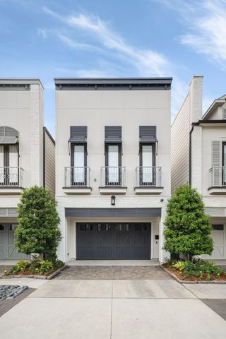 110 E 26th Street B, Houston, TX 77008