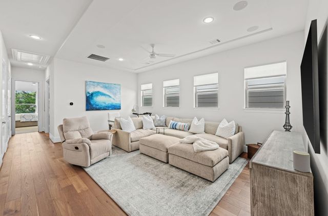 110 E 26th Street B, Houston, TX 77008