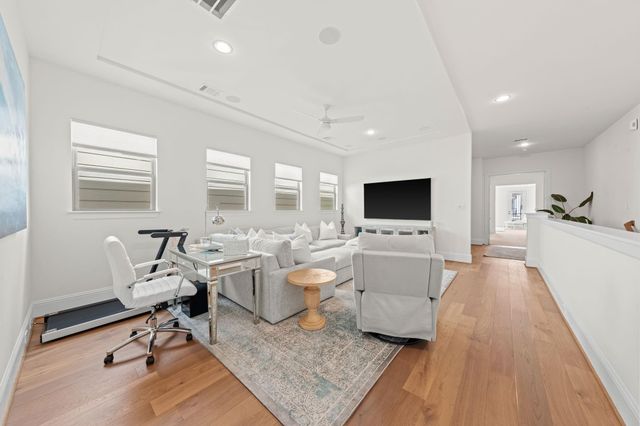 110 E 26th Street B, Houston, TX 77008