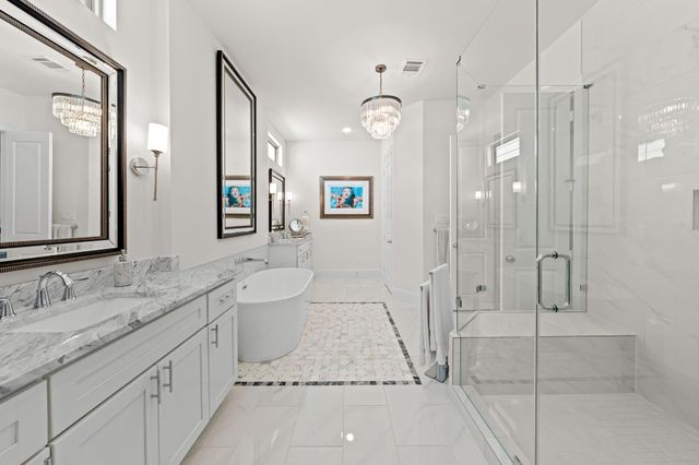 110 E 26th Street B, Houston, TX 77008