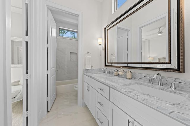 110 E 26th Street B, Houston, TX 77008