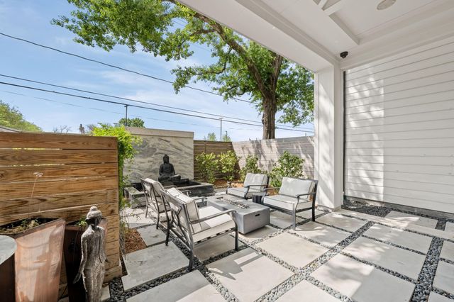 110 E 26th Street B, Houston, TX 77008