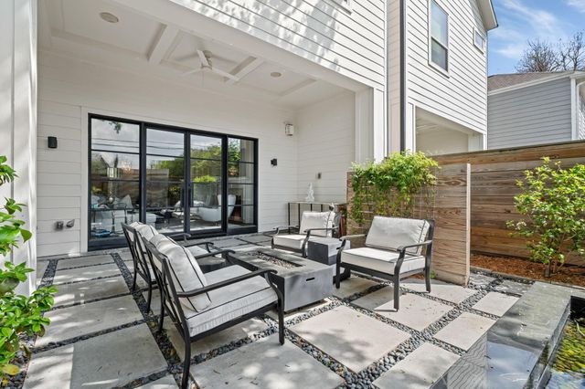 110 E 26th Street B, Houston, TX 77008