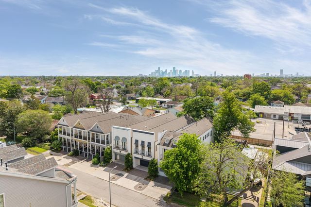 110 E 26th Street B, Houston, TX 77008