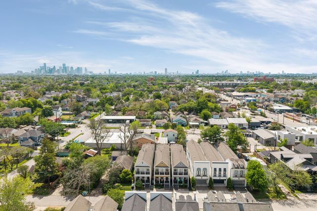 110 E 26th Street B, Houston, TX 77008