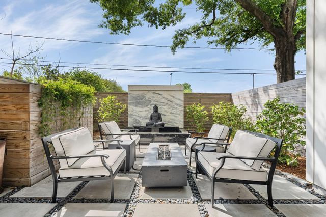 110 E 26th Street B, Houston, TX 77008