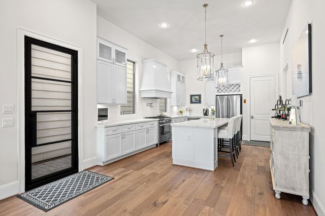 110 E 26th Street B, Houston, TX 77008