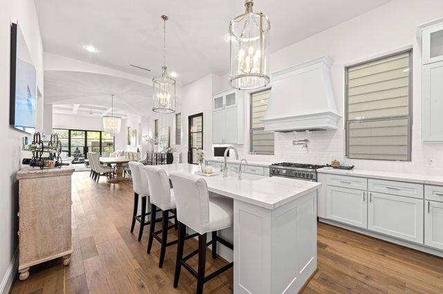 110 E 26th Street B, Houston, TX 77008