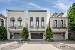 110 E 26th Street B, Houston, TX 77008