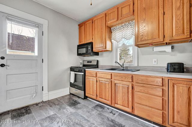 122 E Shaw Street, Charlotte, MI 48813