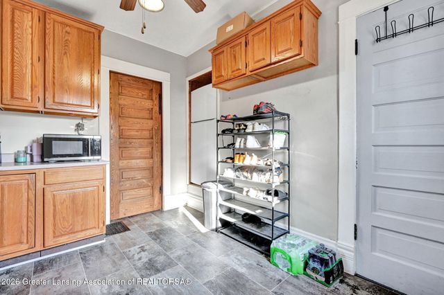 122 E Shaw Street, Charlotte, MI 48813