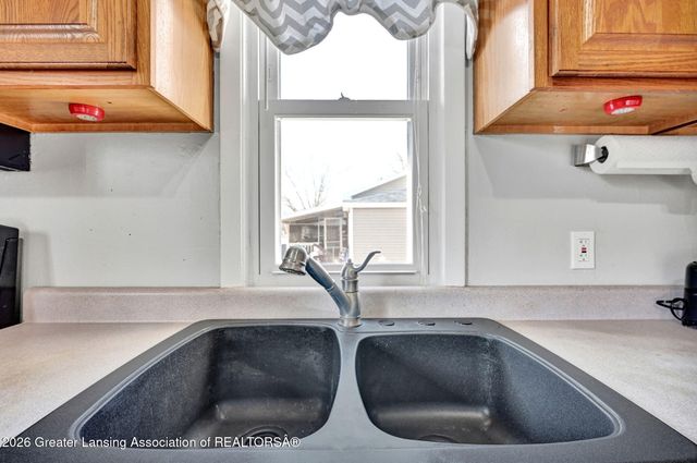 122 E Shaw Street, Charlotte, MI 48813