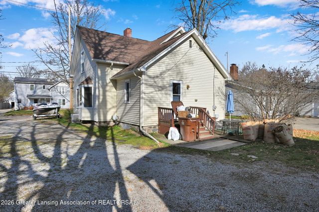 122 E Shaw Street, Charlotte, MI 48813