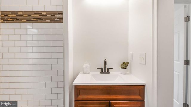 5220 BLAINE ST NE, Washington, DC 20019