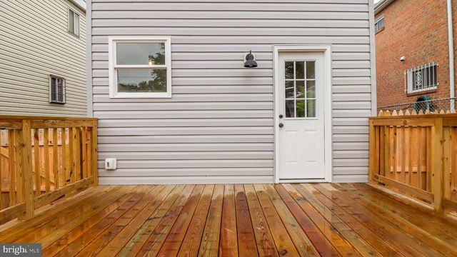 5220 BLAINE ST NE, Washington, DC 20019