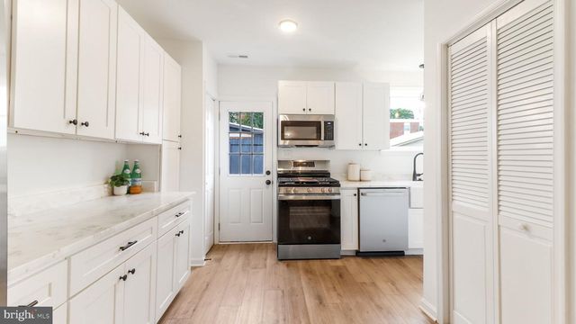 5220 BLAINE ST NE, Washington, DC 20019