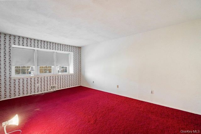 120 Whalers Cove 120, Babylon, NY 11702