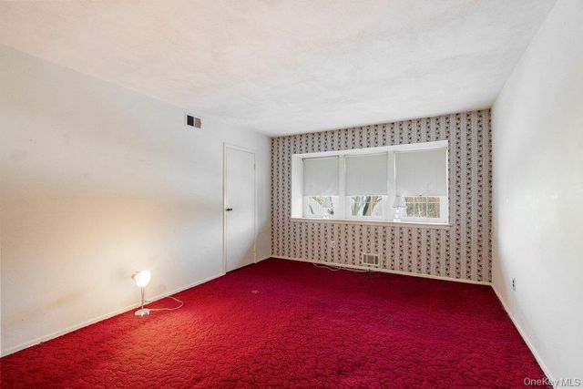 120 Whalers Cove 120, Babylon, NY 11702