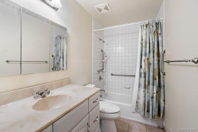 120 Whalers Cove 120, Babylon, NY 11702