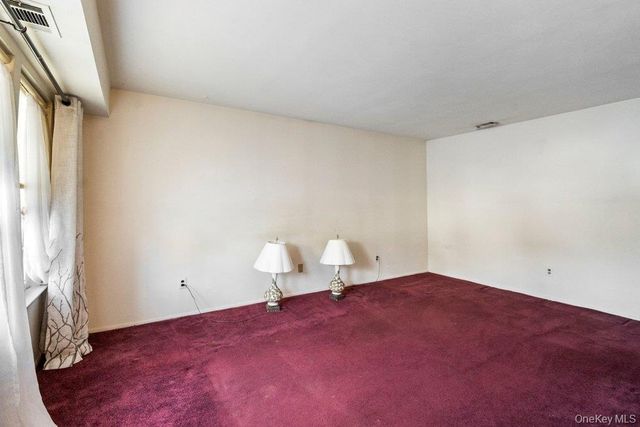 120 Whalers Cove 120, Babylon, NY 11702