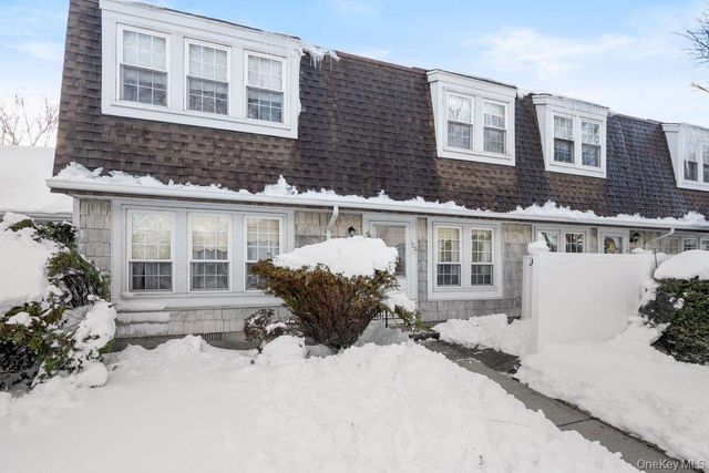 120 Whalers Cove 120, Babylon, NY 11702