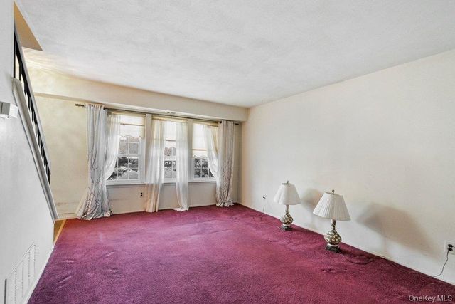 120 Whalers Cove 120, Babylon, NY 11702