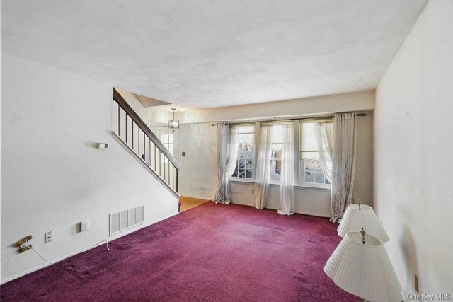 120 Whalers Cove 120, Babylon, NY 11702