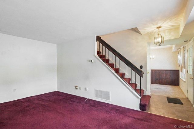 120 Whalers Cove 120, Babylon, NY 11702