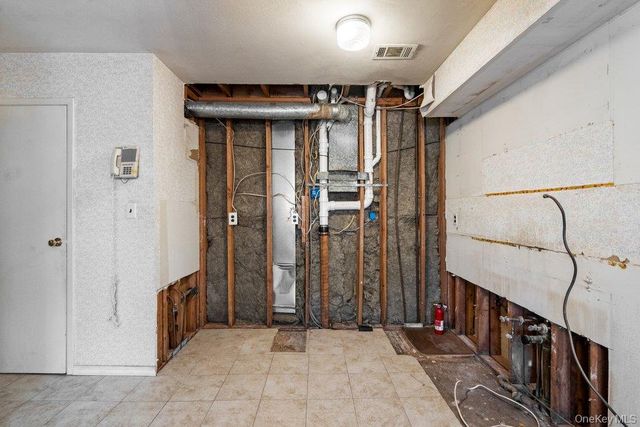 120 Whalers Cove 120, Babylon, NY 11702