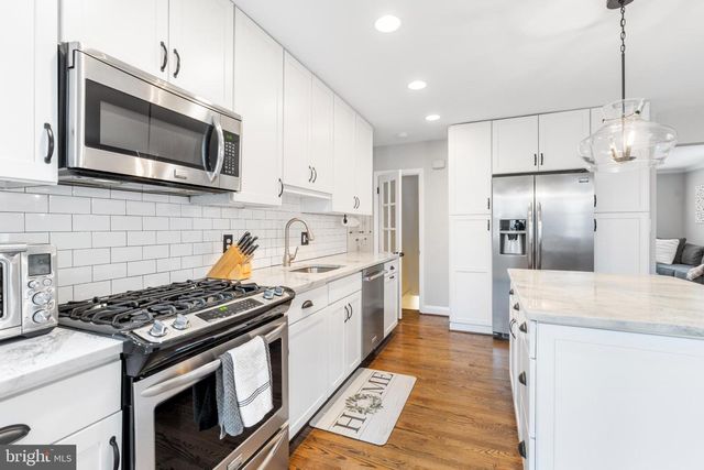 136 HOPKINS RD, Baltimore, MD 21212