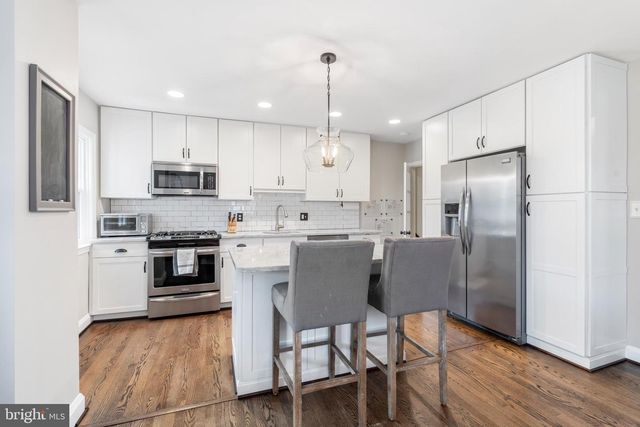 136 HOPKINS RD, Baltimore, MD 21212