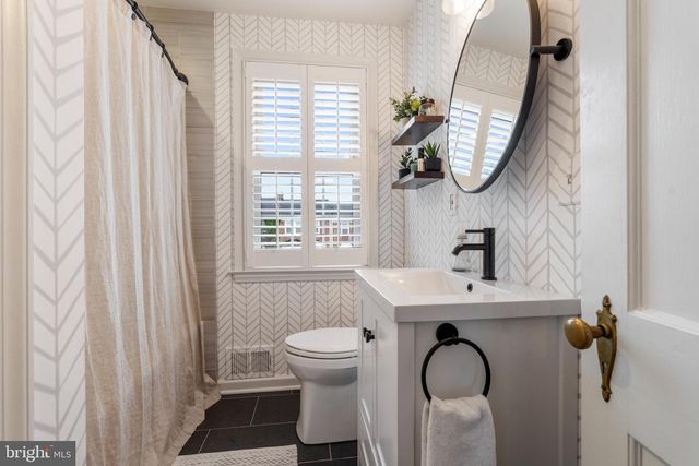 136 HOPKINS RD, Baltimore, MD 21212