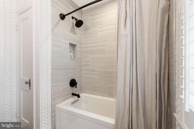 136 HOPKINS RD, Baltimore, MD 21212