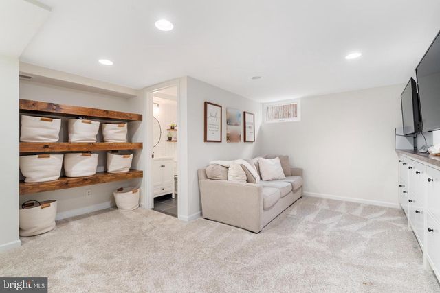 136 HOPKINS RD, Baltimore, MD 21212