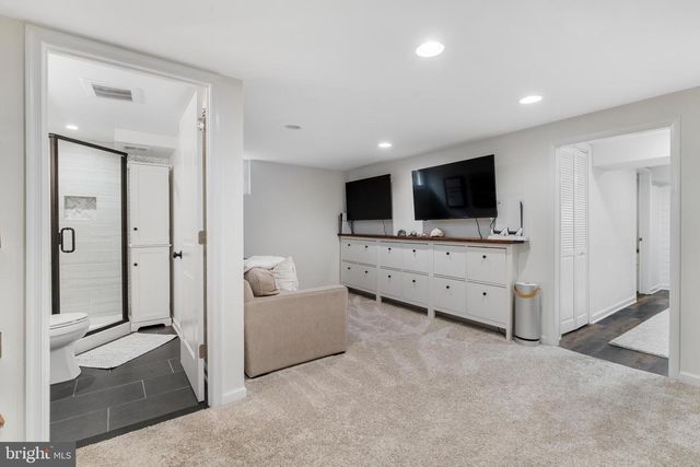 136 HOPKINS RD, Baltimore, MD 21212