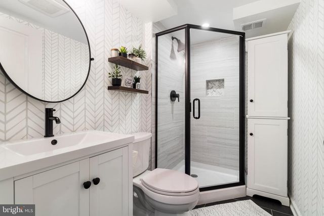 136 HOPKINS RD, Baltimore, MD 21212