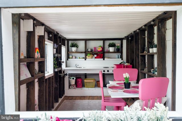 136 HOPKINS RD, Baltimore, MD 21212