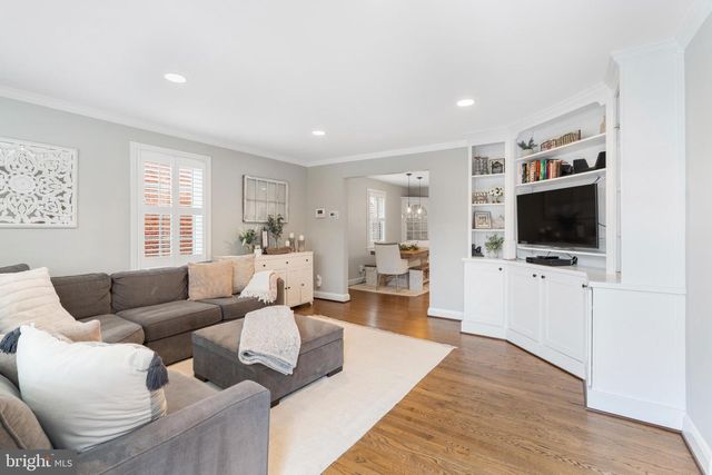 136 HOPKINS RD, Baltimore, MD 21212