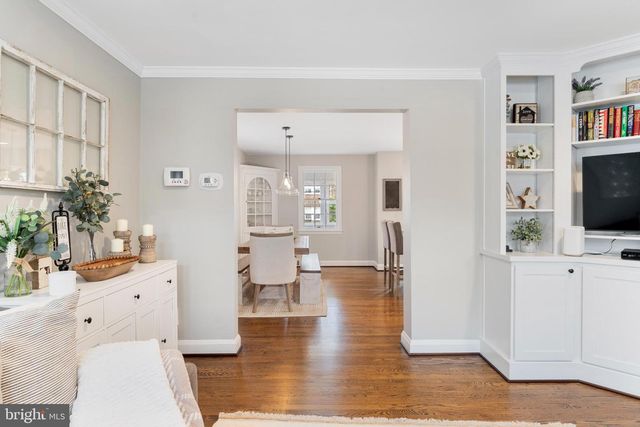 136 HOPKINS RD, Baltimore, MD 21212