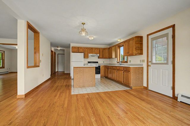 35 Cook Rd, Southampton, MA 01073