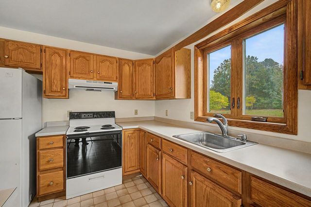 35 Cook Rd, Southampton, MA 01073