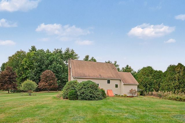 35 Cook Rd, Southampton, MA 01073