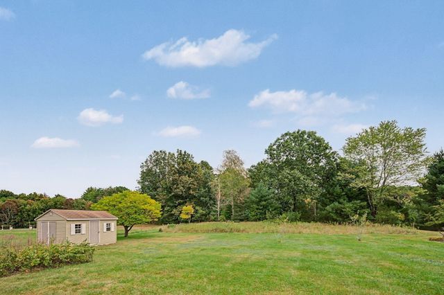 35 Cook Rd, Southampton, MA 01073