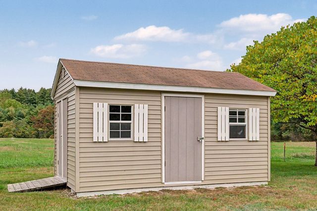35 Cook Rd, Southampton, MA 01073
