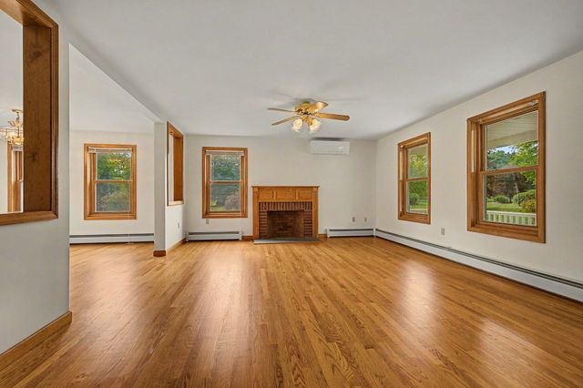 35 Cook Rd, Southampton, MA 01073