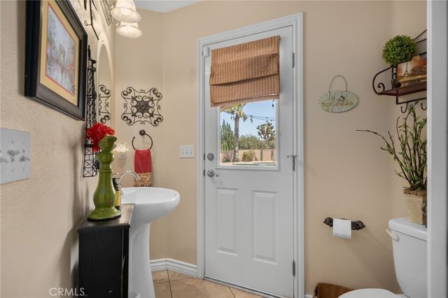 8289 Alta Mesa Road, Oak Hills, CA 92344