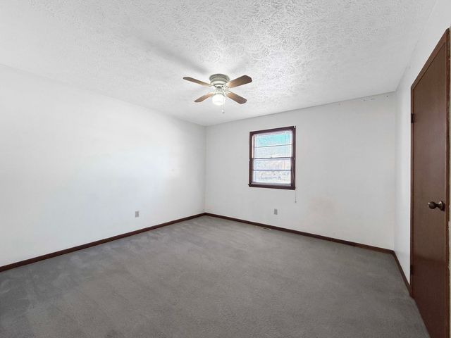 2242 E Meadow Drive, Springfield, MO 65804